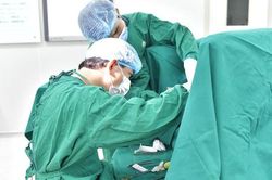 Mắc phải bệnh 'khó nói' này, thiếu nữ đã phải phẫu thuật để tránh biến chứng khi còn quá trẻ