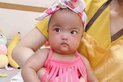 'Sao' Việt trong ngày: Con gái Mạc Văn Khoa xứng đáng là cây hài với nét mặt 'căng'