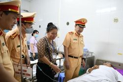 Tài xế ô tô chạy quá tốc độ va vào CSGT rồi bỏ trốn