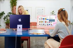 Apple ra mắt iMac mỏng hơn với chip M1 và nhiều phiên bản màu rực rỡ