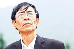 Có hai văn bản bài thơ 'Chiếc lá đầu tiên'