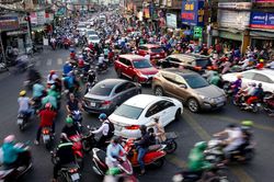 Những con đường kẹt xe quanh sân bay Tân Sơn Nhất đang chờ 'giải cứu'