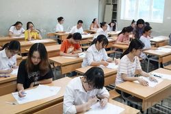 Thí sinh bị đình chỉ thi tốt nghiệp THPT nếu mang vật dụng nào vào phòng chờ?