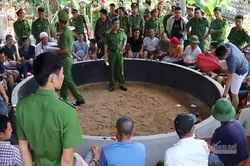 Cảnh sát đột kích quán cà phê, hốt gọn ổ nhóm đá gà
