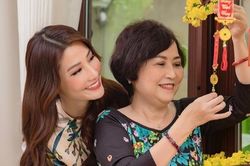 Diễm My 9X thương nhớ người mẹ quá cố trong ngày giỗ, fan bùi ngùi xúc động