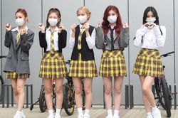 Stylist của JYP bị Knet chỉ trích vì để ITZY mặc đồ nhăn nhúm đi ghi hình