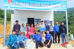 Bàn giao nhà nhân ái cho thanh niên có hoàn cảnh khó khăn