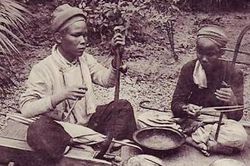 Nửa khuya húp chén canh bầu