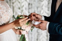 Cặp đôi Mỹ tự ý tổ chức đám cưới ở biệt thự của người khác