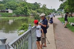 Chấn chỉnh tình trạng câu cá ở bờ kè