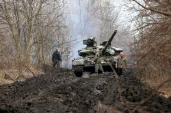 Phô trương chán chê, Nga bất ngờ rút lui khỏi biên giới Ukraine
