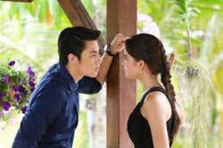 Chồng đang nằm lướt điện thoại thì bàng hoàng 'lĩnh' cả bao gạo vào người, câu tuyên bố đanh thép của vợ khiến anh ta cuống quýt xin lỗi