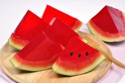 Cách làm thạch dưa hấu cho bé, vừa bắt mắt vừa thanh mát giữa ngày hè nóng nực