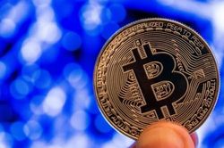 Bitcoin tiếp tục lao dốc, vốn hóa tụt xuống dưới mốc 1.000 tỷ USD
