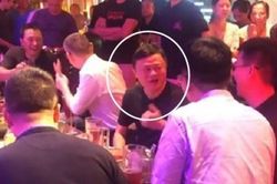 Sau án phạt, Jack Ma bị bắt gặp béo 'sưng mặt' trong quán bar