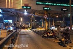 Điều khiển xe máy va vào trạm thu phí, 1 người tử vong