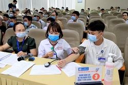 Bệnh viện lớn nhất miền Trung thực hiện tiêm phòng COVID-19