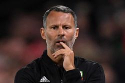 Ryan Giggs mất việc vì bê bối hành hung bạn gái