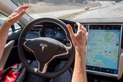 Thử nghiệm cho thấy hệ thống Autopilot của Tesla chưa hoàn thiện
