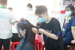 Hiến tóc vì bệnh nhân ung thư