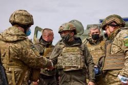 Ukraine nói Nga rút quân là không đủ