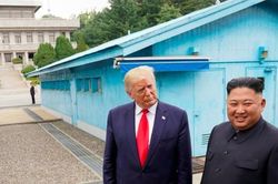 Ông Trump chê bai Tổng thống Hàn Quốc Moon Jae-in, khen ngợi tình bạn với ông Kim Jong Un
