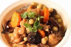 Bí quyết nấu canh gà hạt sen bổ dưỡng cho cả gia đình