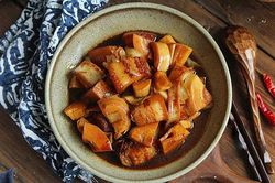 Cho thêm củ này, món ba chỉ kho sẽ hấp dẫn hơn nhiều