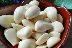 4 mẹo bóc tỏi siêu nhanh, một lúc có thể bóc được cả bát đầy không mỏi tay