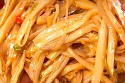 Làm nhanh nấm đùi gà trộn cho buổi chiều mưa