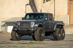 Bản độ xe 6 bánh Jeep Gladiator 6x6 có giá từ 132.000 USD