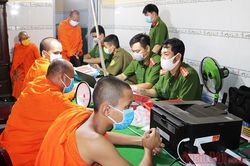 Cấp căn cước công dân cho đồng bào Khmer ở Kiên Giang