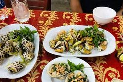 Khách 'tố' nhà hàng tính giá ốc hương 1,8 triệu đồng/kg