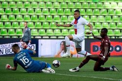 Mbappe bắt kịp Messi, Ronaldo trong cuộc đua Giày vàng châu Âu