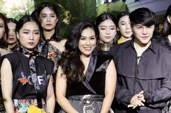 Fashion Runway Spring - Summer 2021: Rực rỡ, ý nghĩa và thành công