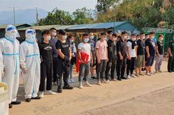 Bàn giao 20 công dân Trung Quốc nhập cảnh trái phép vào Việt Nam