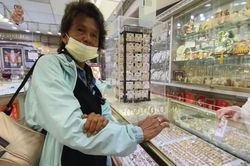 Được khán giả cho nhiều tiền, ca sĩ Kim Ngân lần đầu đòi đi mua vàng và đến phòng thu âm
