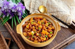 3 bước xong ngay thịt bằm rim khoai tây sánh mịn, đậm đà