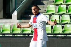 Kết quả Metz 1-3 PSG: Mbappe lập cú đúp, PSG tạm chiếm ngôi đầu Ligue 1