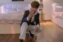 Rich kid 'chi 100 triệu để ngồi kế Ngọc Trinh' khoe khoảnh khắc cùng em họ rút thăm thẻ đen quyền lực