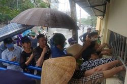 Cơn sốt vé HAGL: Vì yêu mà đến