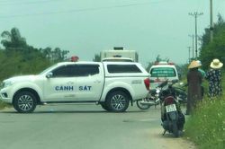 Thi thể nam giới bọc trong chiếc chiếu ở TP Vinh