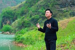 Ca sĩ Vũ Thắng Lợi ca ngợi mối tình đẹp Khâu Vai trong MV 'Hương mộc miên'
