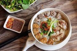 Điểm tâm sáng với bún mọc sườn non thơm ngon tại nhà
