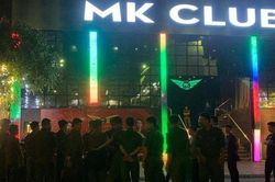 Đột kích quán bar, phát hiện 300 người đang 'bay lắc'