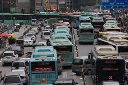 Thương con đi học, bà mẹ làm điều bất ngờ khiến mọi người nể phục