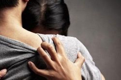 Vợ mang nợ vì không đành lòng nhìn tình cũ thất cơ, lỡ vận
