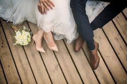 Vất vả kiếm tiền trả nợ cho chồng và sự thật đau đớn
