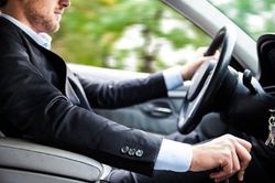 Xe ô tô đang xuống dốc mà bị chết máy thì xử lý như thế nào?