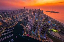 Thành phố Dubai đẹp như phim khoa học viễn tưởng khi đêm xuống